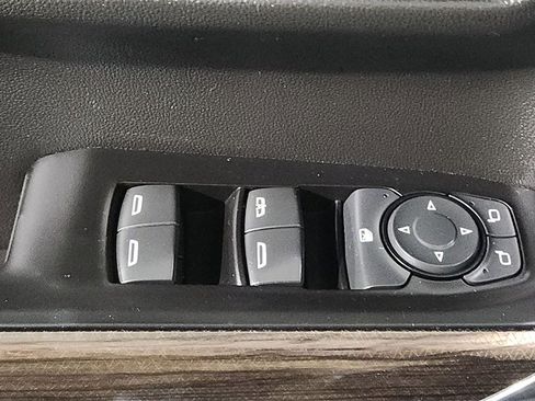 Used 2022 Chevrolet Silverado 1500 LT image 17