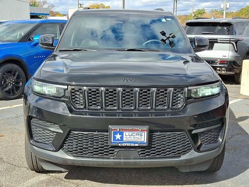 Used 2023 Jeep Grand Cherokee Altitude AWD/4WD image 4