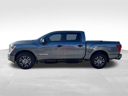 Used 2024 Nissan Titan SV w/ SV Convenience Package image 3