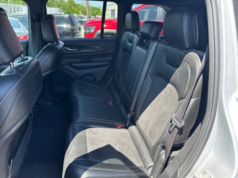 Used 2024 Jeep Grand Cherokee Altitude AWD/4WD image 6