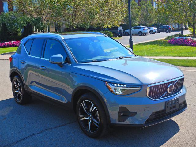 Used 2023 Volvo XC40 B5 Plus AWD/4WD image 3