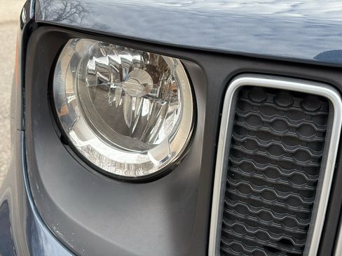 Certified 2023 Jeep Renegade Latitude image 9