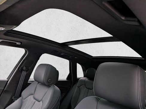 Used 2024 Audi Q5 e Premium Plus image 11