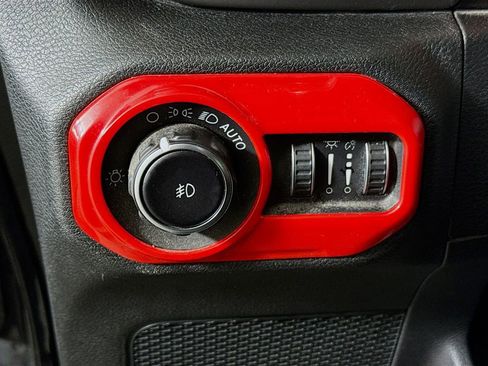 Used 2018 Jeep Wrangler Unlimited Sport S image 10