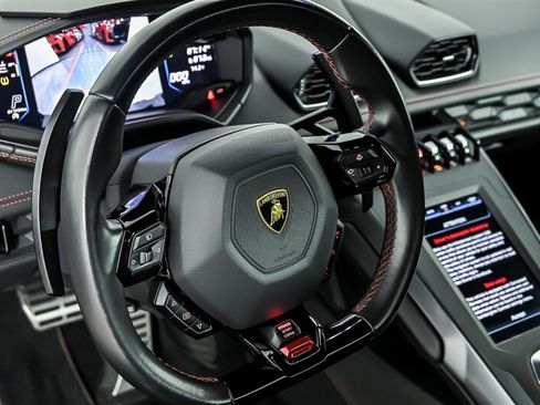 Used 2021 Lamborghini Huracan EVO RWD image 21