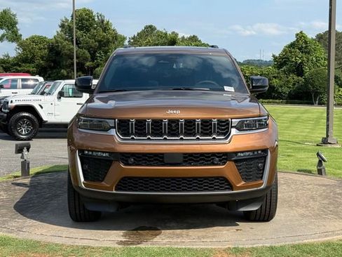 New 2026 Jeep Grand Cherokee L Limited w/ Luxury Tech Group II AWD/4WD image 2