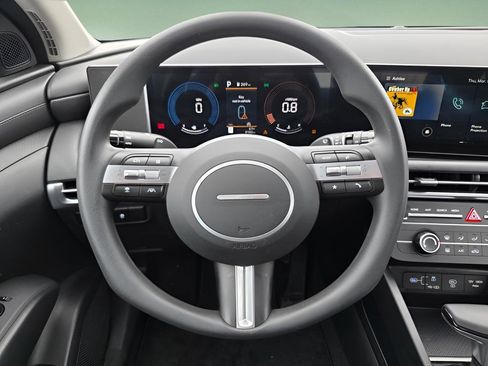 Certified 2025 Hyundai Tucson SE image 22