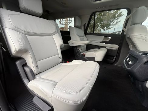 Used 2025 Ford Expedition Max Platinum image 17