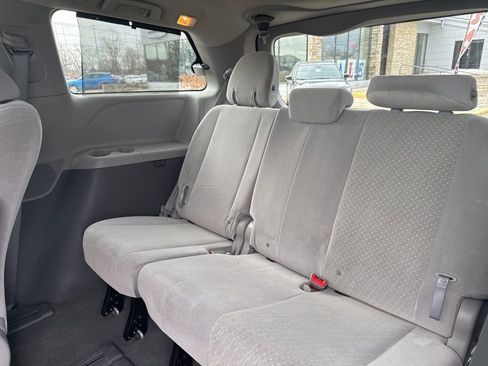 Used 2020 Toyota Sienna LE image 12