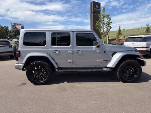 Used 2021 Jeep Wrangler Unlimited Sahara AWD/4WD image 9