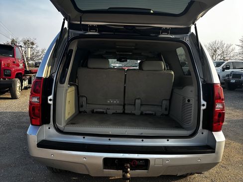 Used 2014 Chevrolet Suburban LT image 14