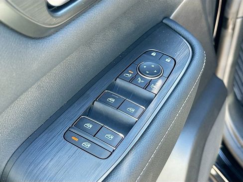 New 2026 Nissan Armada SL w/ Captain's Chari Seat Package image 18