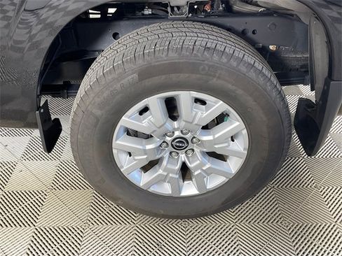 Used 2024 Nissan Frontier SV w/ Technology Package image 19