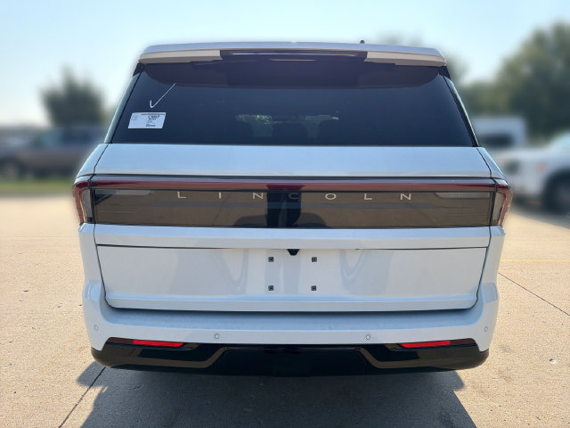 New 2027 Lincoln Navigator Reserve w/ Jet Appearance Package AWD/4WD image 6