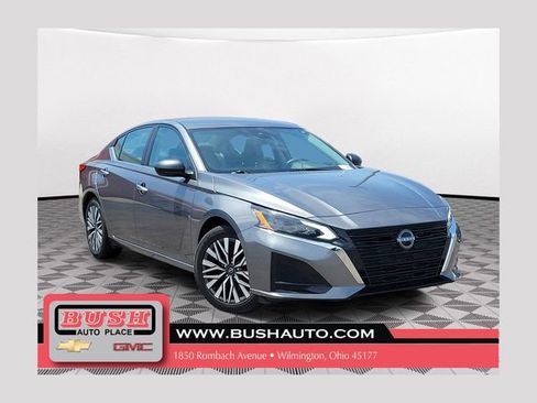 Used 2024 Nissan Altima 2.5 SV FWD image 1
