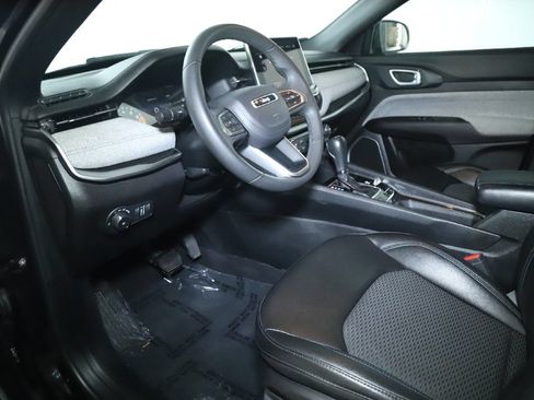 Used 2024 Jeep Compass Latitude AWD/4WD image 17