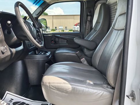 Used 2015 GMC Savana 2500 RWD image 13
