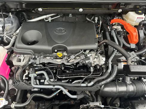 Used 2022 Toyota RAV4 SE image 7