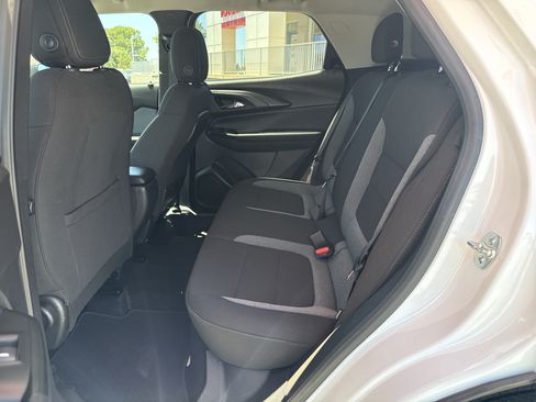 Used 2025 Chevrolet TrailBlazer LS w/ LS Convenience Package AWD/4WD image 11