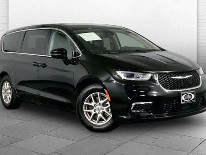 Used 2024 Chrysler Pacifica Touring-L