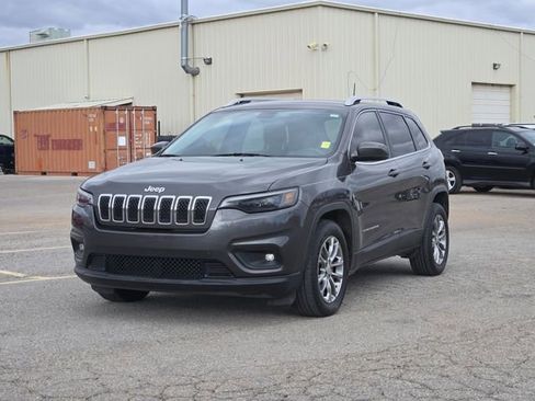 Used 2019 Jeep Cherokee Latitude Plus w/ Comfort/Convenience Group image 3
