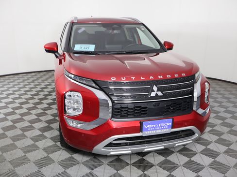 Used 2024 Mitsubishi Outlander SEL image 3