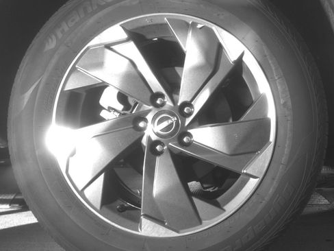Used 2025 Nissan Rogue SV AWD/4WD image 15