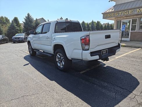Used 2016 Toyota Tacoma Limited w/ Exterior Package AWD/4WD image 3