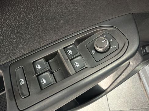 Certified 2024 Volkswagen Taos SE w/ Panoramic Sunroof Package FWD image 15