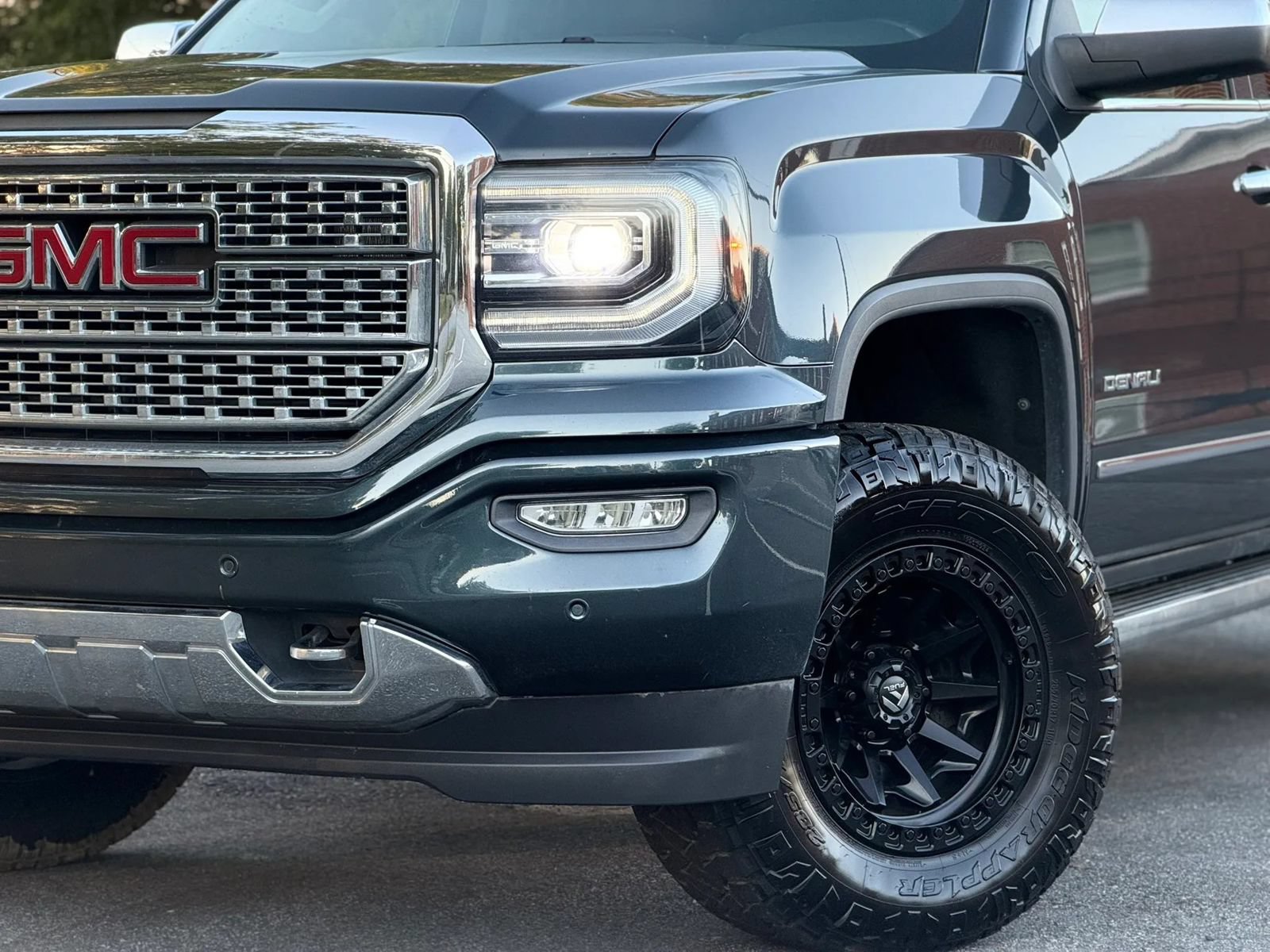 Used 2018 GMC Sierra 1500 Denali w/ Denali Ultimate Package AWD/4WD image 3