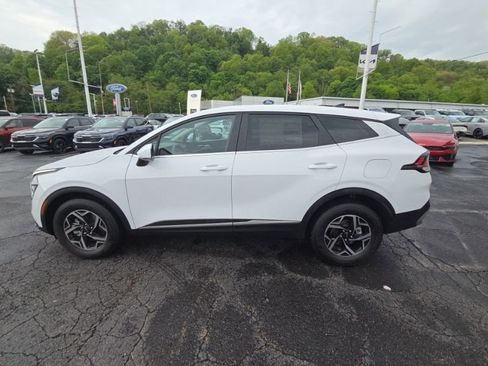 Used 2025 Kia Sportage LX AWD/4WD image 4
