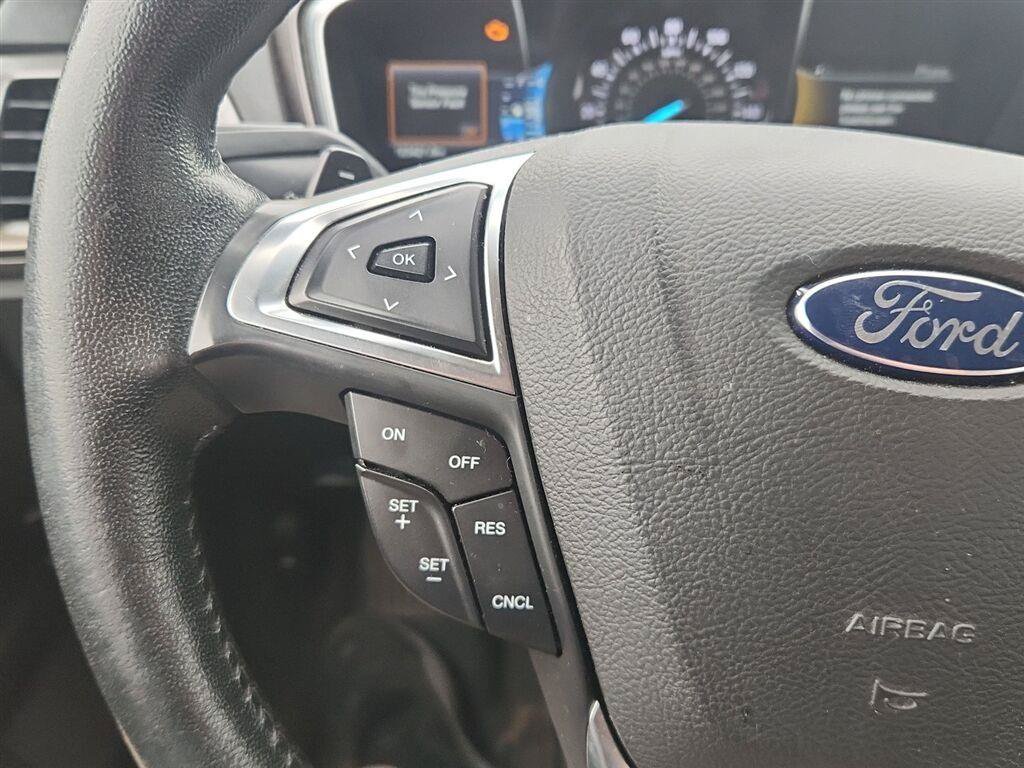 Used 2017 Ford Fusion SE w/ Fusion SE Technology Package AWD/4WD image 15