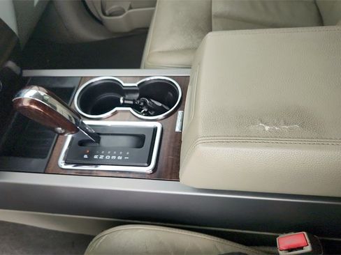 Used 2010 Ford Expedition Limited image 20