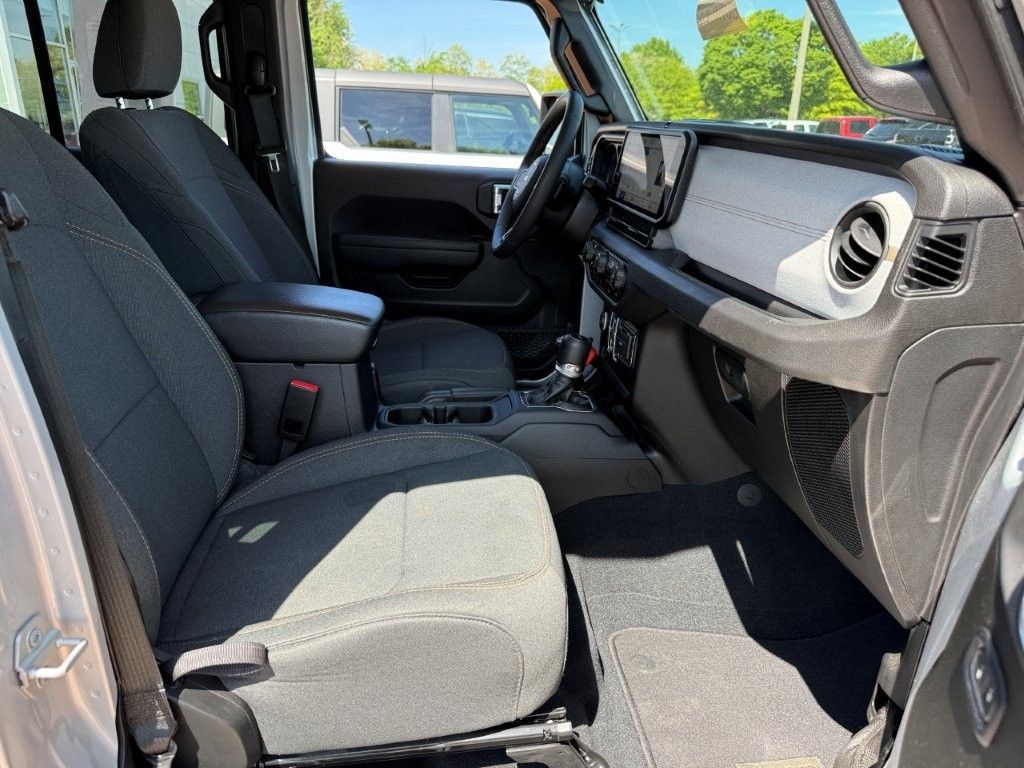 Used 2024 Jeep Gladiator Sport AWD/4WD image 20