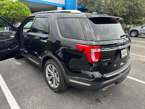 Used 2018 Ford Explorer Limited w/ Ford Safe & Smart Package FWD image 11