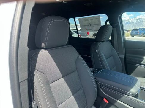 New 2026 Chevrolet Traverse LT w/ Midnight/Sport Edition AWD/4WD image 18