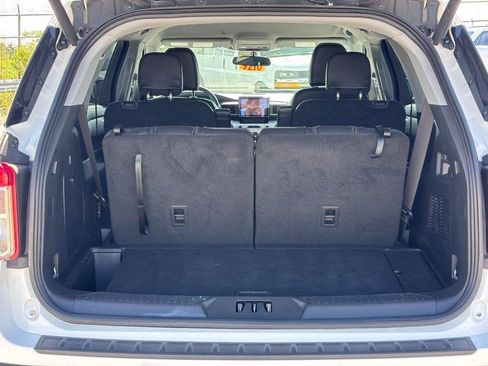 Used 2024 Ford Explorer XLT w/ Equipment Group 202A AWD/4WD image 11