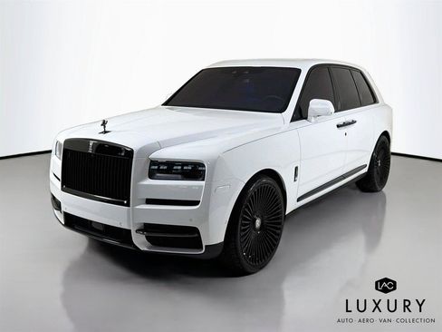 Used 2023 Rolls-Royce Cullinan Black Badge w/ Dark Exterior Package AWD/4WD image 9