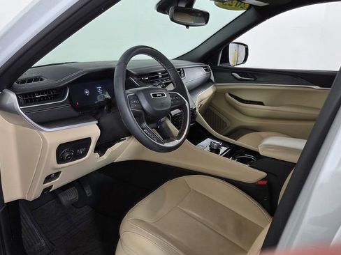 Used 2023 Jeep Grand Cherokee L Limited AWD/4WD image 20
