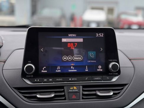 Used 2021 Nissan Altima 2.5 SR w/ SR Premium Package image 14