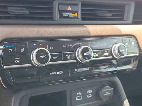 Used 2025 Honda Pilot Elite image 29