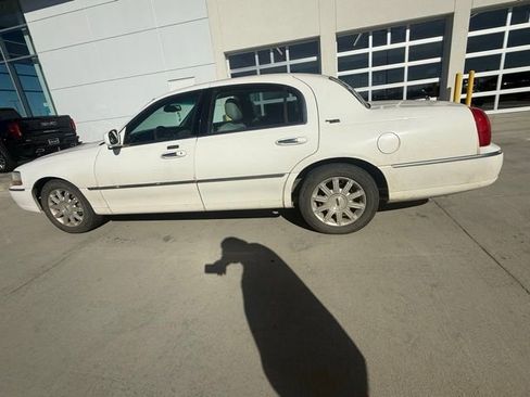 Used 2007 Lincoln Town Car Signature Limited image 6