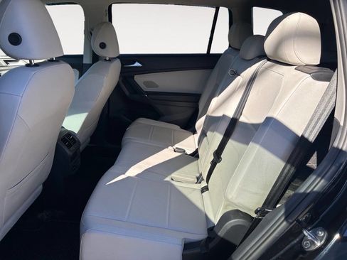 Used 2020 Volkswagen Tiguan SEL image 9