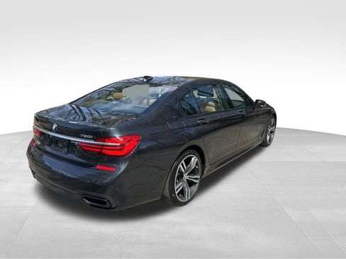 Used 2018 BMW 750i image 5