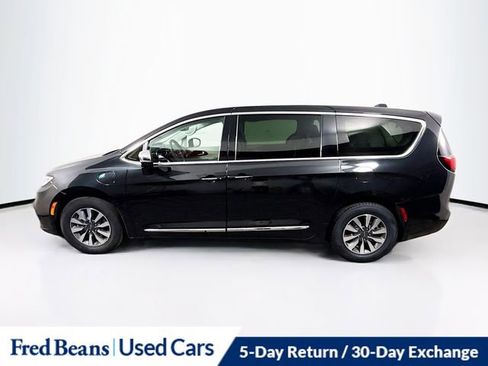 Used 2023 Chrysler Pacifica Limited image 4