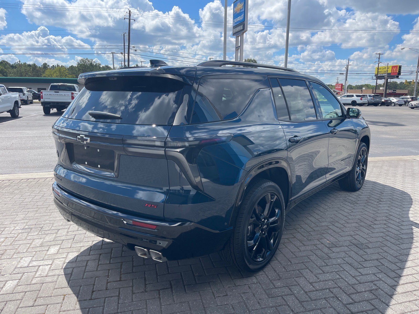 New 2027 Chevrolet Traverse RS FWD image 15
