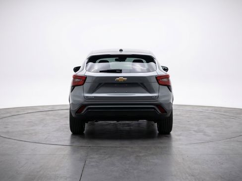 Used 2025 Chevrolet Trax LT FWD image 7