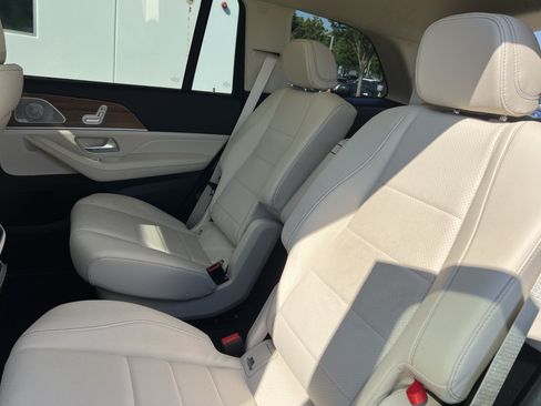 Used 2024 Mercedes-Benz GLS 450 4MATIC image 31
