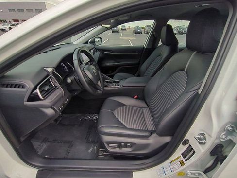 Used 2023 Toyota Camry SE AWD/4WD image 8