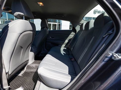 Used 2023 Hyundai Elantra SEL w/ Cargo Package FWD image 27